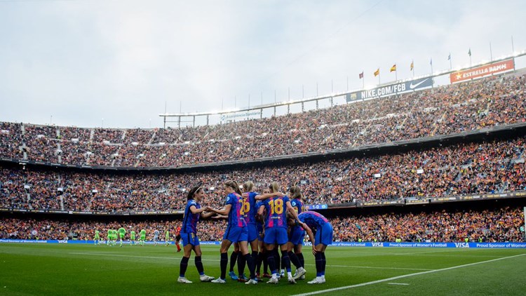 CAMP NOU DOES IT AGAIN AND BEATS THE WORLD RECORD FOR ATTENDANCE WITH 91,648 FANS!
