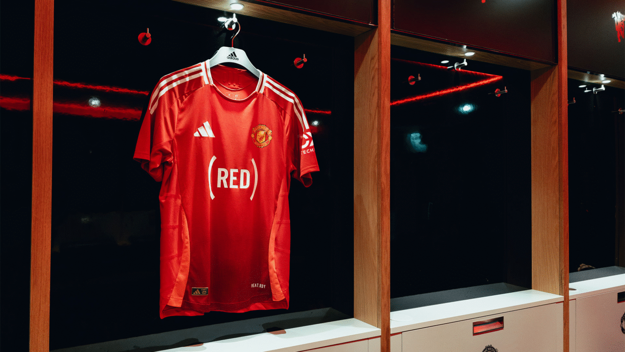 Manchester United’s (Red)-branded match worn shirts to be made available at MatchWornShirt.com, raising funds for the global health fight